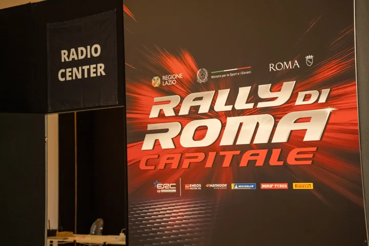 La segnaletica del Radio Center — Rally di Roma Capitale 2026