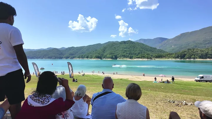 Il pubblico affacciato sul campo di gara — Wakeboard