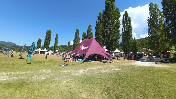 Le strutture e gli spazi esterni del villaggio — Wakeboard